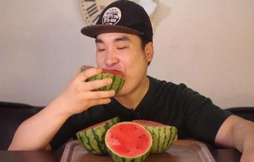 广西吃瓜网红,揭秘当地美食风潮背后的故事 第3张 广西吃瓜网红,揭秘当地美食风潮背后的故事 第3张